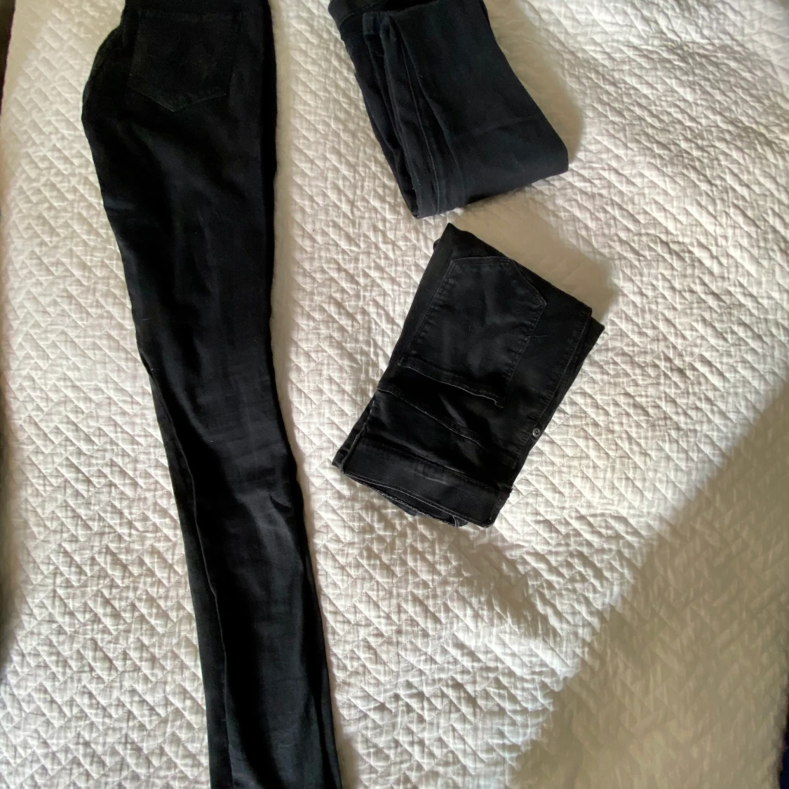 Tre par svarta jeans  - 90