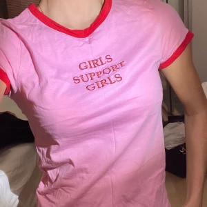 Tröja  - Använd fåtal gånger och är i fint skick - storlek XS