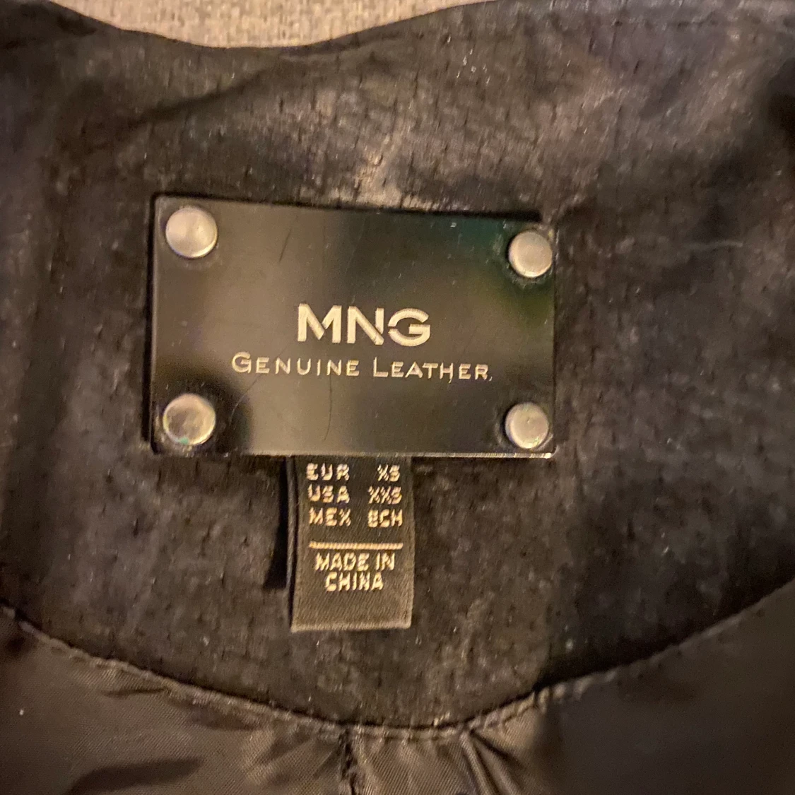 Svart mockajacka från Mango  - 90