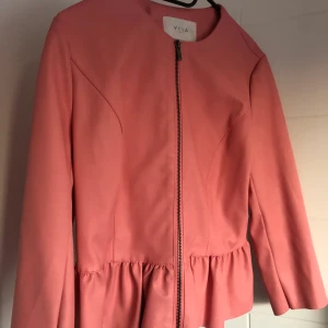 Rosa gallon jacka - Limiter edition, Unik och trendig jacka i ett gallon material. Döör för denna jacka🌸 storlek 38 men mer än 36.  120kr + frakt 🙌🏻