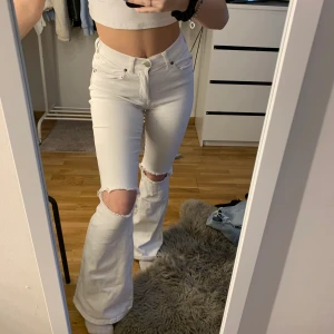 Jeans  - Vita bootcut jeans från DrDenim, sitter jätte bra och är jätte sköna. Ord pris 699kr 