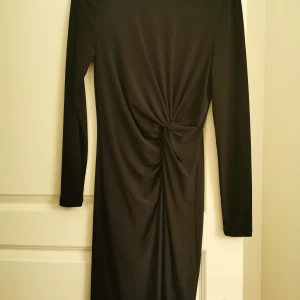 Klänning  - Använd 1 gång. Storlek s. Från Åhléns. 