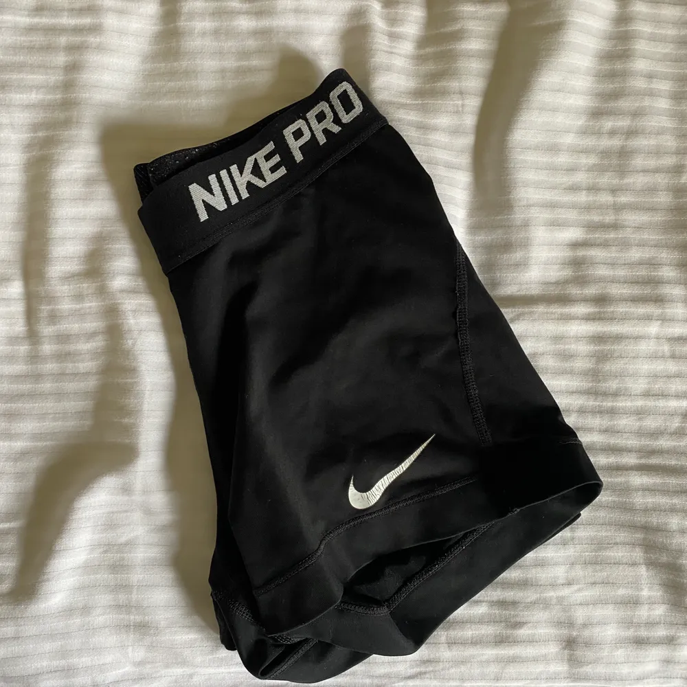 Svarta Nike PRO träningsshorts! . Shorts.