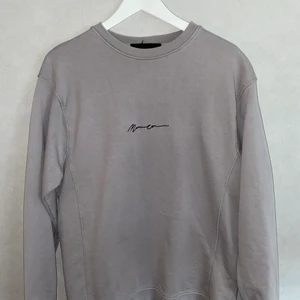 Mennace, ESSENTIAL - Sweatshirt  - Storlek XS, stor i storleken (passar S/M)                   Nyskick, använts fåtal gånger!                                      Nypris 429kr (Zalando).                                              köparen står för frakt