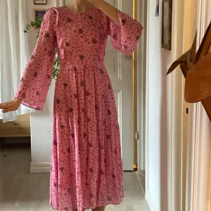 Klänning fr & Other Stories - Världens finaste klänning från & Other stories. Den behöver uppskattning. Sjukt bra kvalité.