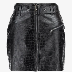 Skinnkjol med detaljer - Skit snygg skinnkjol från missguided. Endast använd vid ett tillfälle så nyskick. Den är i storlek 40 men jag är vanligtvis en S/M i byxor i kjolar och ni ser min kroppsform på sista bilden. Frakt: 42kr 🚚💜