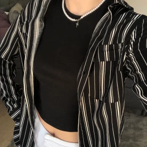 Skjorta - Randig skjorta i storlek 36/38 💕