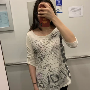 Tröja i storlek m - Tops i storlek m, fin skick, finns hämta i Stockholm, kan även skicka via post