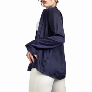 Satinskjorta - Mörkblå satinskjorta i storlek s😍