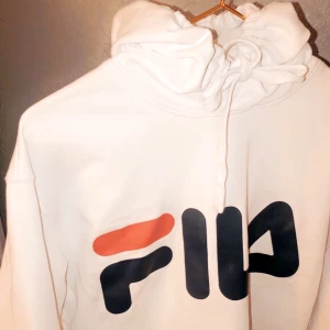 Fila hoodie i strl. S - Perfekt skick på denna hoodie pris går att diskutera