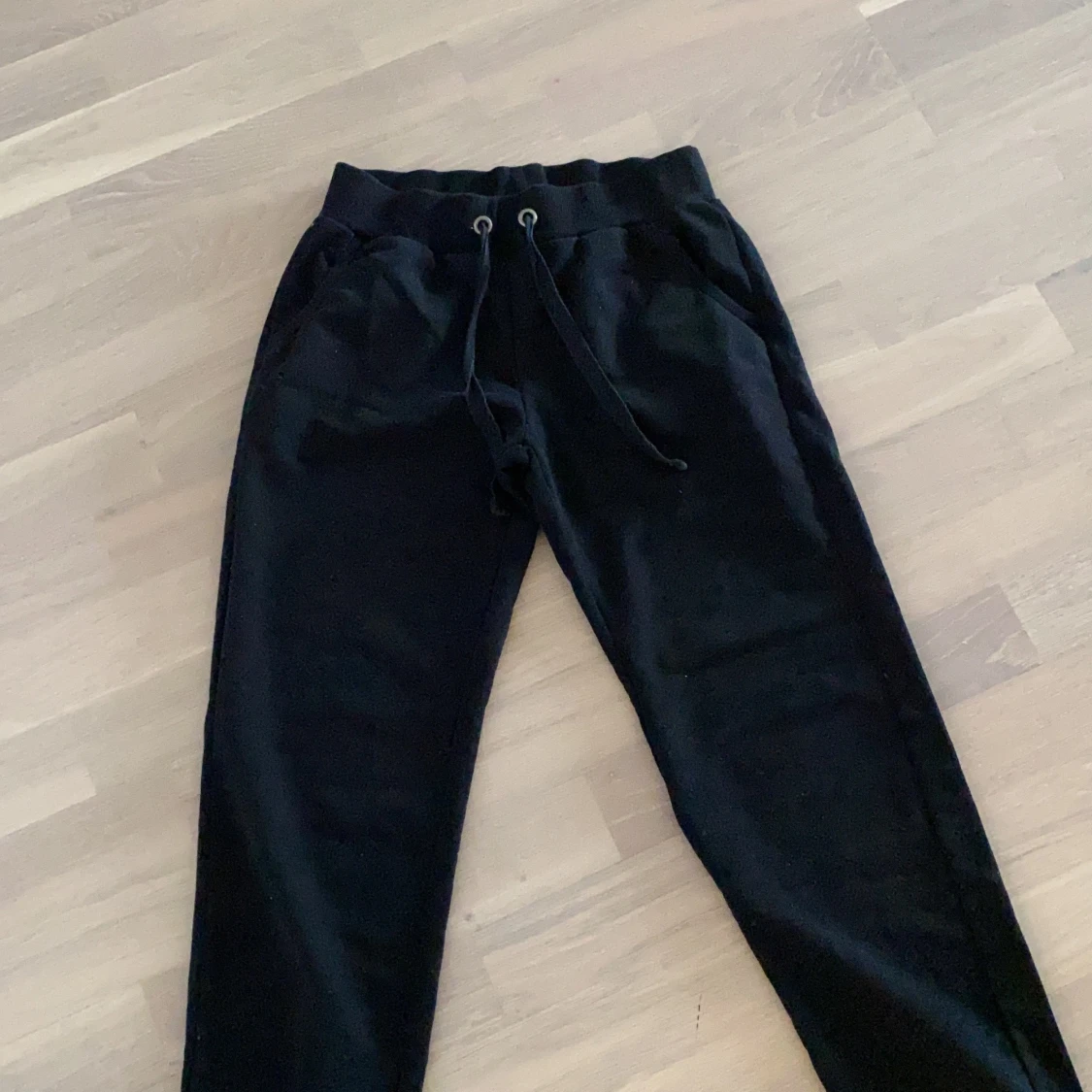 Svart byxor-sweatpants