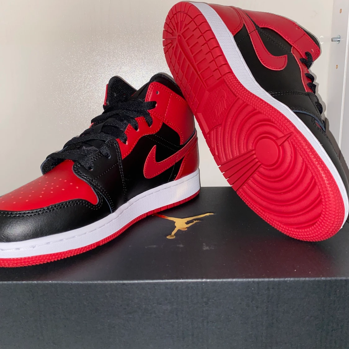 Jordan 1 mid Banned  - 90
