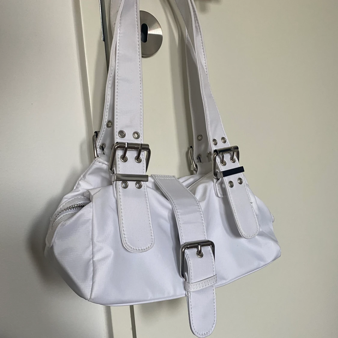 Vit axelremsväska - 90
