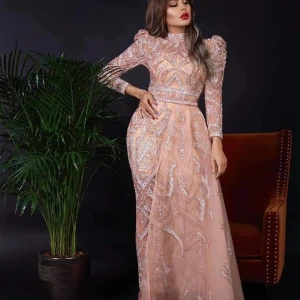 festklänning  - använd en gång i 2 timmar 