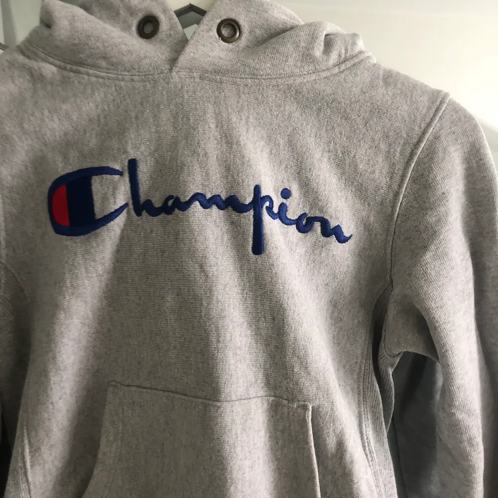 Så fin champion hoddie. Den är för liten för mig så säljer av den anledningen. Så skönt material!. Tröjor & Koftor.