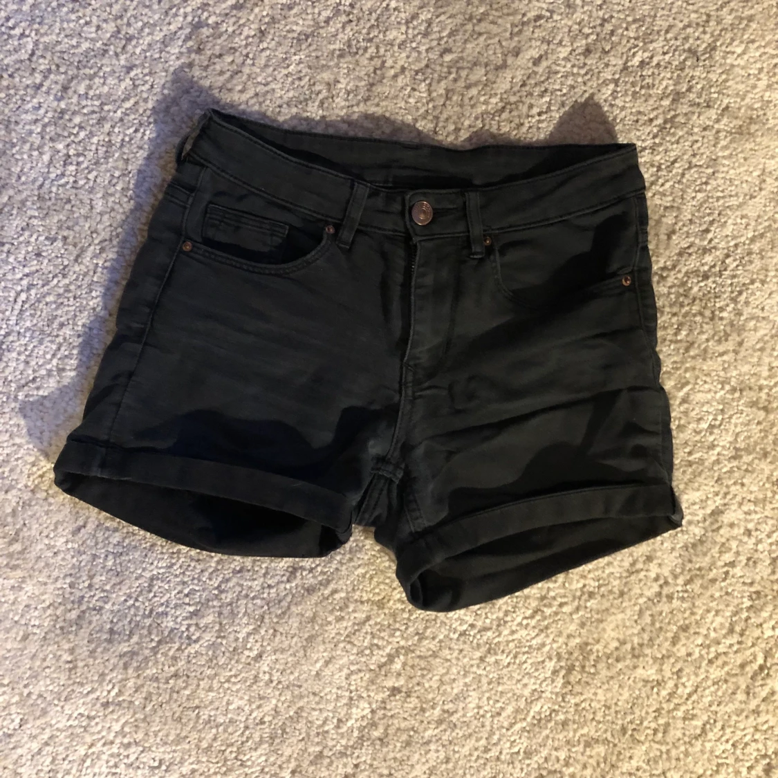 Svarta denim shorts 34 - 90