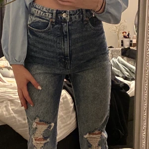 Jeans  - Snygga jeans 🤍 precis köpte för 300kr och aldrig använt:/  köpare står för frakt<33 