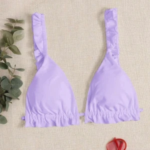 SHEIN bikinitopp S - Köpt för en månad sedan men tyvärr var den för liten och går inte att lämna tillbaka, hör av dig vid funderingar!💘 budgivning vid många intresserade!= 50kr+frakt