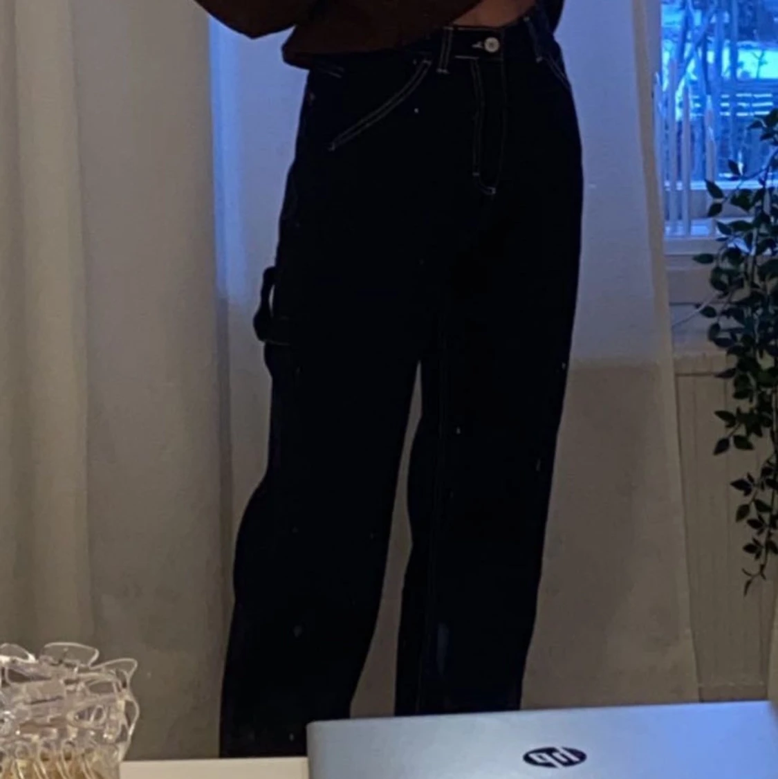 Oanvända gråa jeans med kontrastsömmar  - 90