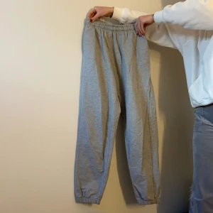 Mjukisbyxor - Grå mjukisar från pretty little thing, storlek 40 men passar med mig som har 36