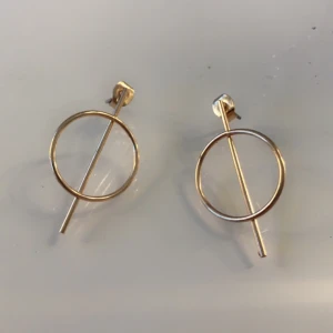 Örhängen - Fina örhängen, använd fåtal gånger💿