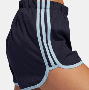 Adidas sport shorts - Sparsamt använda shorts i bekvämt och luftigt material. 