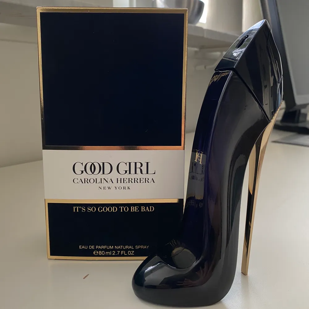 Säljer denna nyinköpta Carolina Herrera parfymen i doften ”Good girl” i 80 ml eftersom jag inte kände att den passade mig. Nypris på denna ligger på 935 kronor för 50 ml. Parfymen är äkta och enbart provad en gång. Köpt på parfym.se och kvitto finns☺️. Parfym.