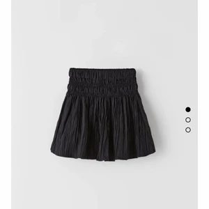 Zara - Säljer min fina kjol i från zara då jag har tröttnat lite på den💞använt fåtal gånger☺️🥰100kr