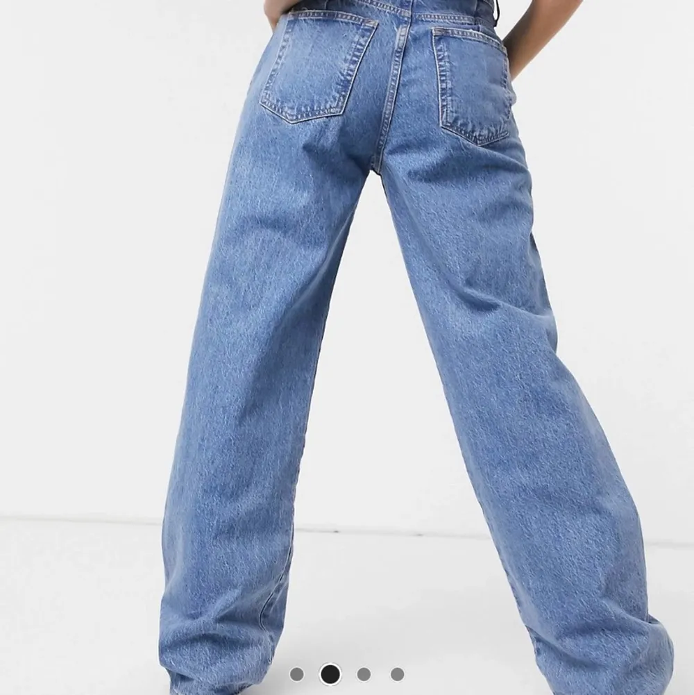 Helt nya jeans från pull&bear. . Jeans & Byxor.