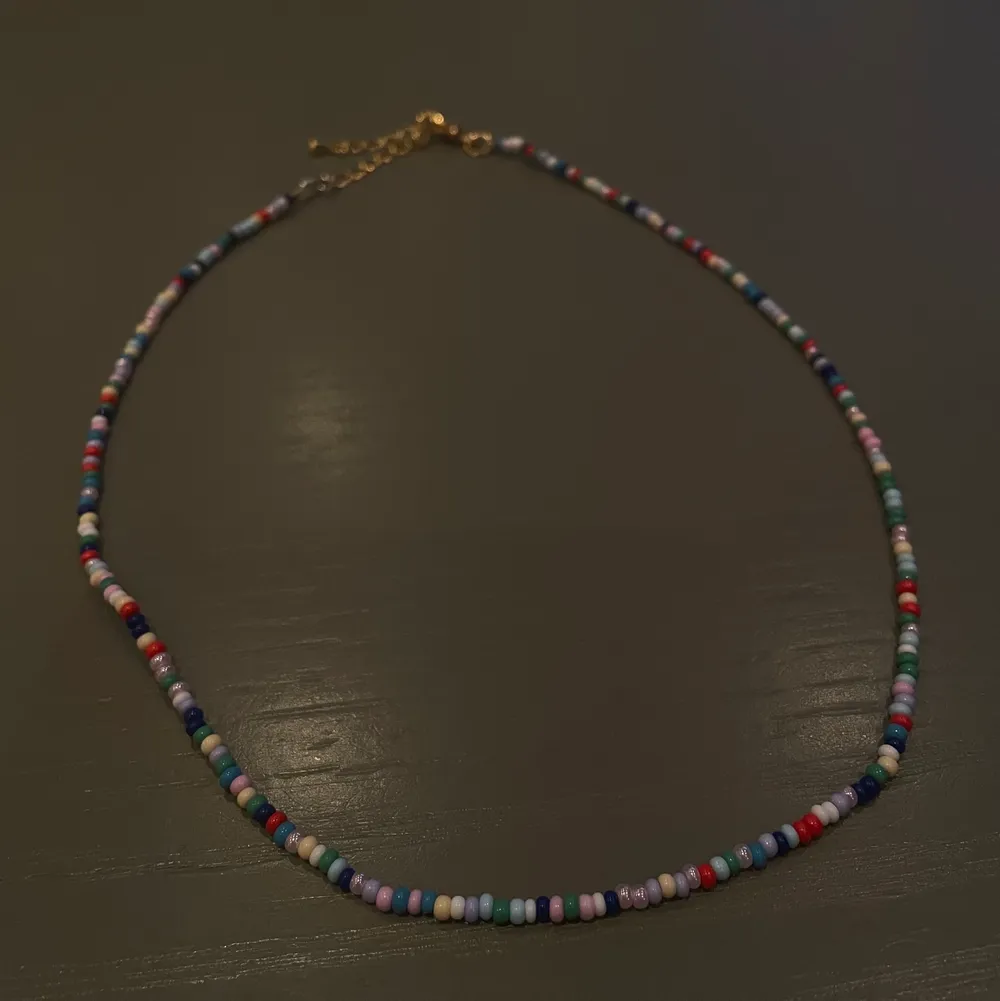 Supersnyggt halsband som matchar ringarna! Hur fint?💗💫 går att få i valfri färg och storlek🥳. Accessoarer.