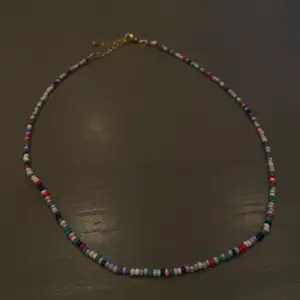 Supersnyggt halsband som matchar ringarna! Hur fint?💗💫 går att få i valfri färg och storlek🥳