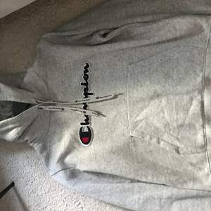Champion hoodie. Great condition and barley worn! I recommend to meet up cause shipping is expensive!!! 