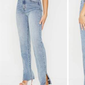 Super fina ljusa jeans med slit nypris 499kr