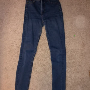 Bershka  - Skinny high waisted dark jeans, stretchy and comfortable 
