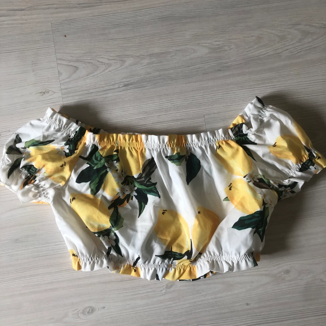 Croptop, uppskattad strl S - 90