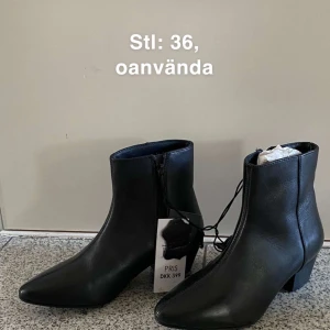 Skor - Allt säljs för 70 kr styck, vid snabb köp eller vid fler kan priset sänkas.