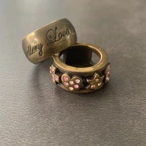 Ringar dyrberg/kern  - Två stycken superfina ringar från dyrberg/kern. Superfint skick, alla stenar är kvar. Kan behöva putsas. 200 styck eller bud. 