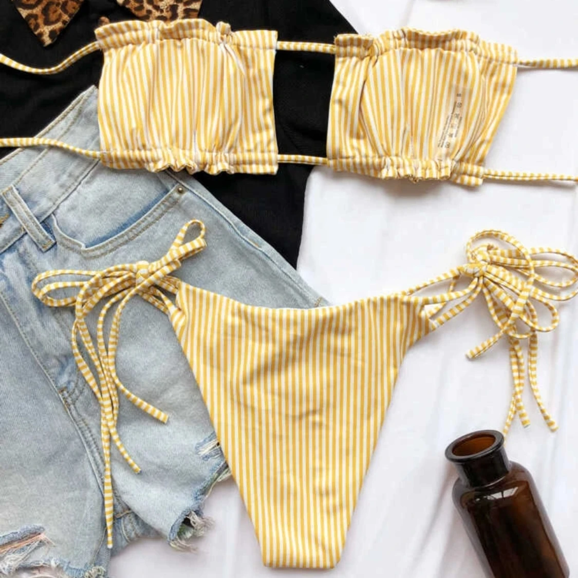 Gul & vit randig bikini från Shein - 90