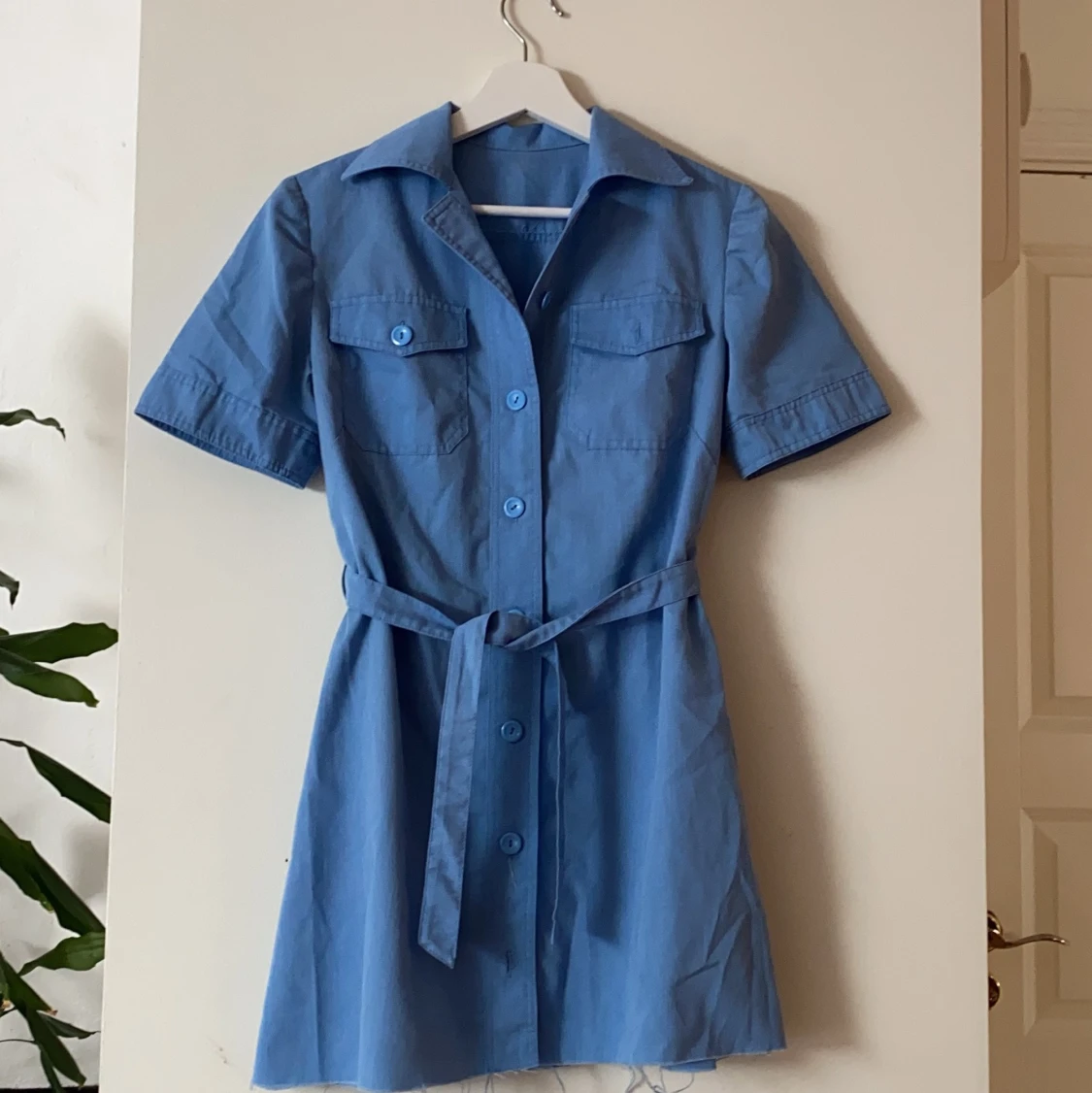 Skit gullig klänning 