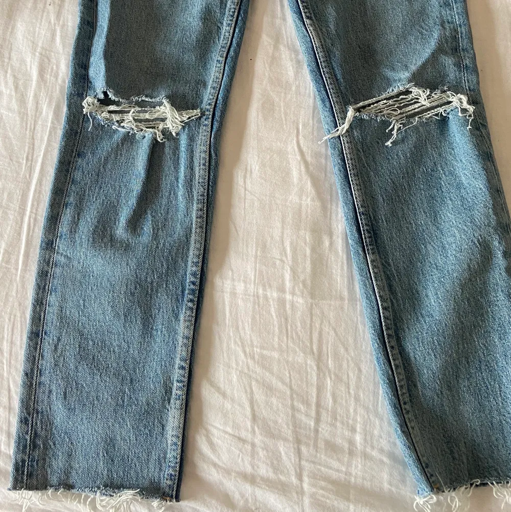 Mina absoluta favoritjeans som tyvärr blivit för små, använda få gånger, luktar fof som nya!! 😁. Jeans & Byxor.