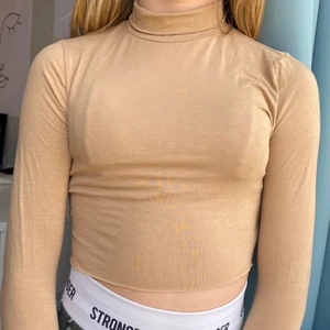 Beige tröja - Fin beige långarmad tröja från Gina. Fint skick.