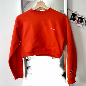 Champion crop top  - Crop top från Champion i retrostil, smått använd men i fint skick. Slutsåld och finns inte längre att köpa.