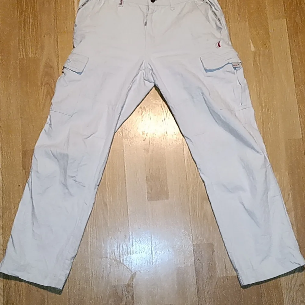 They're very movable, the material ceeps the cold out, and the cooler gets people to notice you easier, great to have at parties, interviews and weddings, the pockets are good zippers, two at the front, and one in the back, very shiny covered by a flap. You look freshened than a MF in these no joke!. Jeans & Byxor.