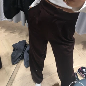 Byxor, vida  - Säljer dessa eftersom dom inte kommer till användning, använt 3 gånger så dom är i toppenskick. Jättesköna och snygga! Budgivning 