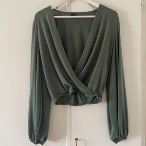 Jättefin tröja ifrån Gina tricot. Fin grön färg och skönt material!💚