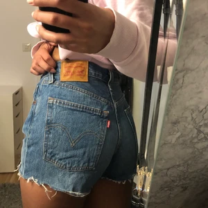 Levis shorts - Lägger upp igen pga oseriös köpare.. Perfekt skick, endast tvättade en gång! 💓 storlek W25 , köpare står för fraktkostnad 