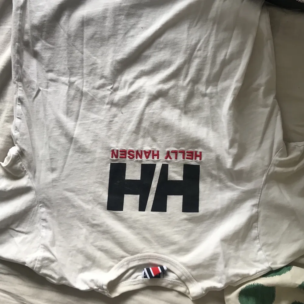 T-shirt helly hansen. T-shirts.