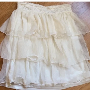 Volang kjol - Fin volang kjol! Säljer då jag ej använder skriv för fler bilder❤️