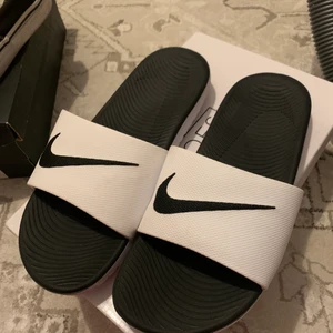 Tofflor för 150kr - Ett par niketofflor för 150kr