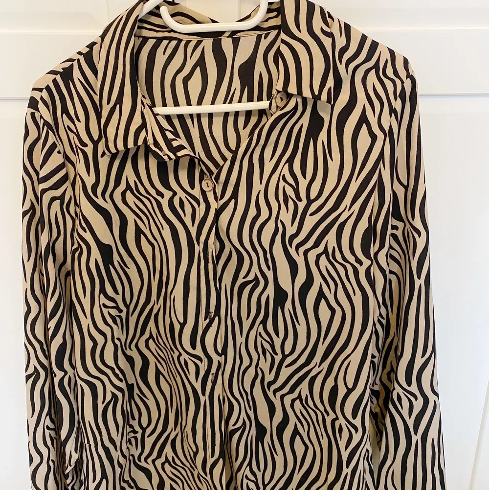 Zebra skjorta i storlek 42, oanvänd . Skjortor.